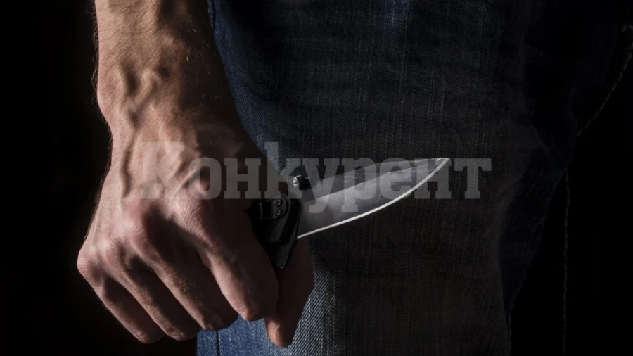 След скандал: Мъж намушка друг в гърдите