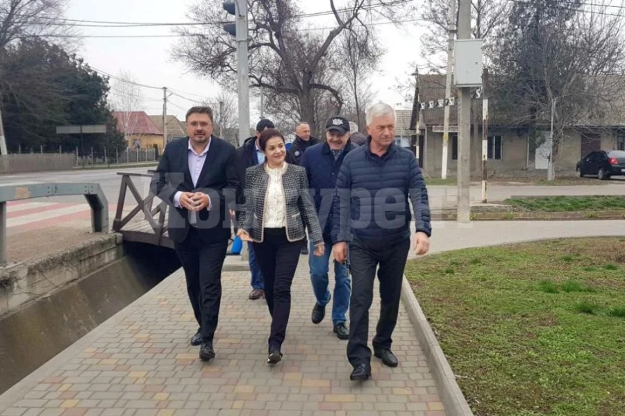 Българска делегация, начело с Росица Кирова, посети българското село Заря в Одеска област