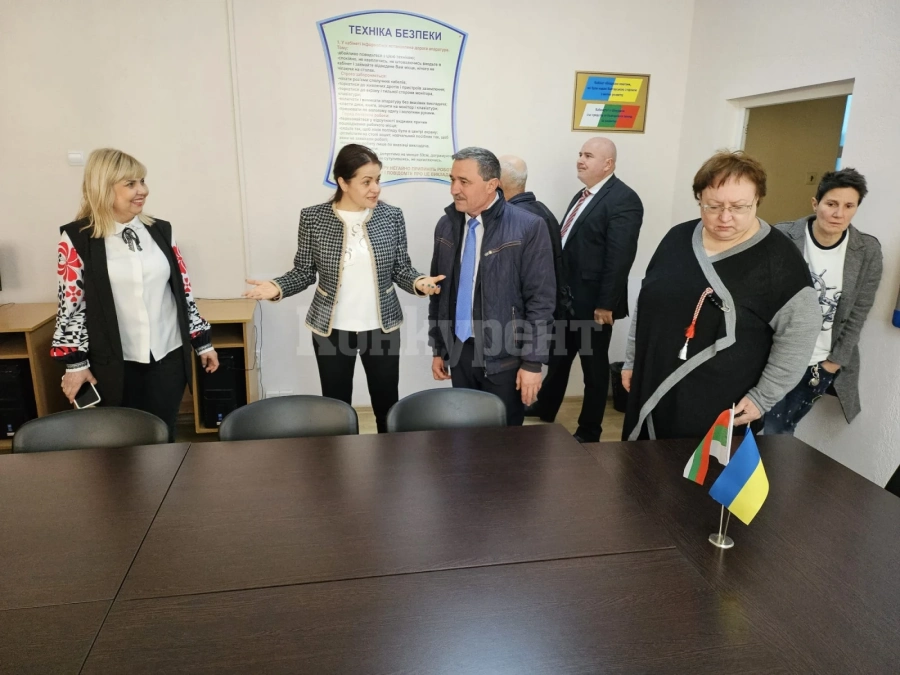 Посещението на заместник-председателя на НС Росица Кирова в Украйна продължава и днес
