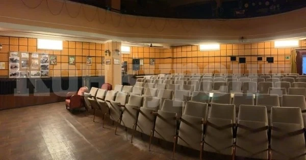 Децата могат да са на кино и ресторант след 22 ч. само с декларация