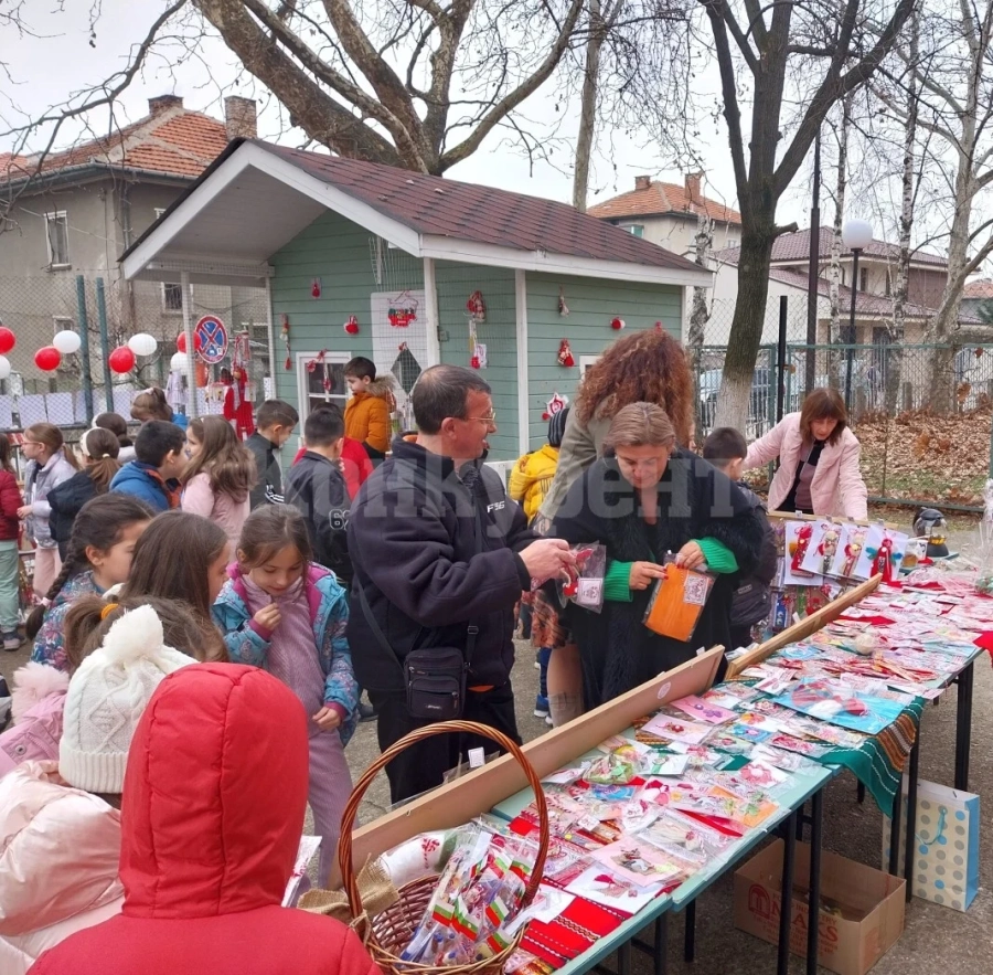 Деца продаваха мартеници, с парите купиха пералня и сушилня за неонатологията в Монтана