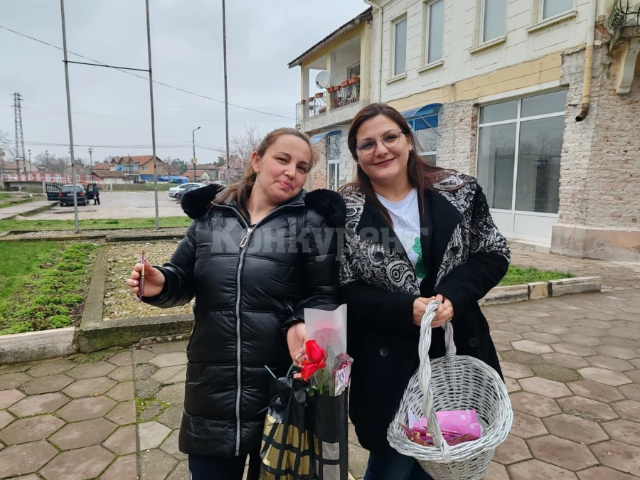 Кметът на Мизия с мил жест към дамите