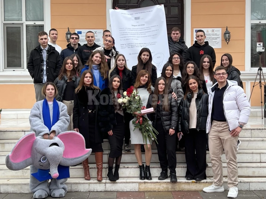 Ученици от 12-ти клас в СУ „Христо Ботев“ изненадаха класния си ръководител