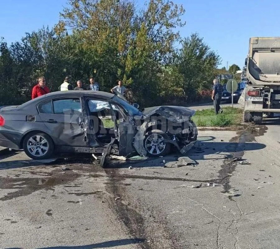 Кола се блъсна в товарен автомобил във Врачанско