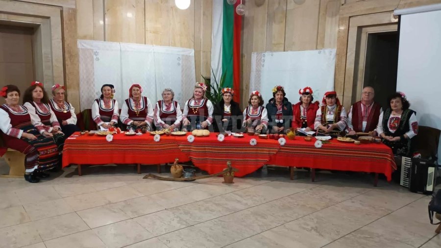 Обичаите за Сирни Заговезни пресъздадоха във Военния клуб във Враца СНИМКИ