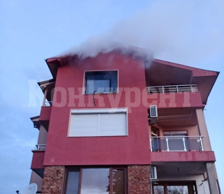 Къща горя в село до Пловдив СНИМКИ