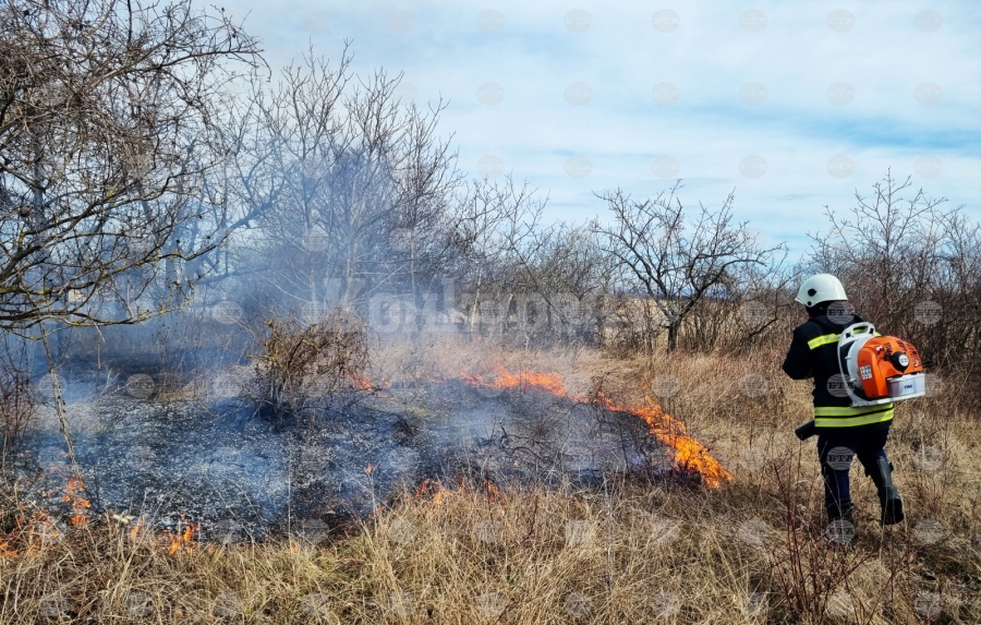 Огнеборци гасиха 4 пожара във Видинско