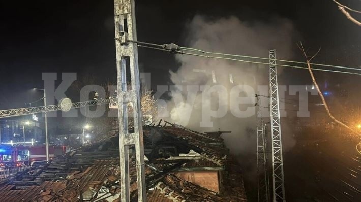Пожар в Смолян, две къщи изгоряха