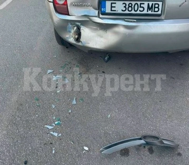 Шофьор се заби в кола и избяга, но остави доказателство