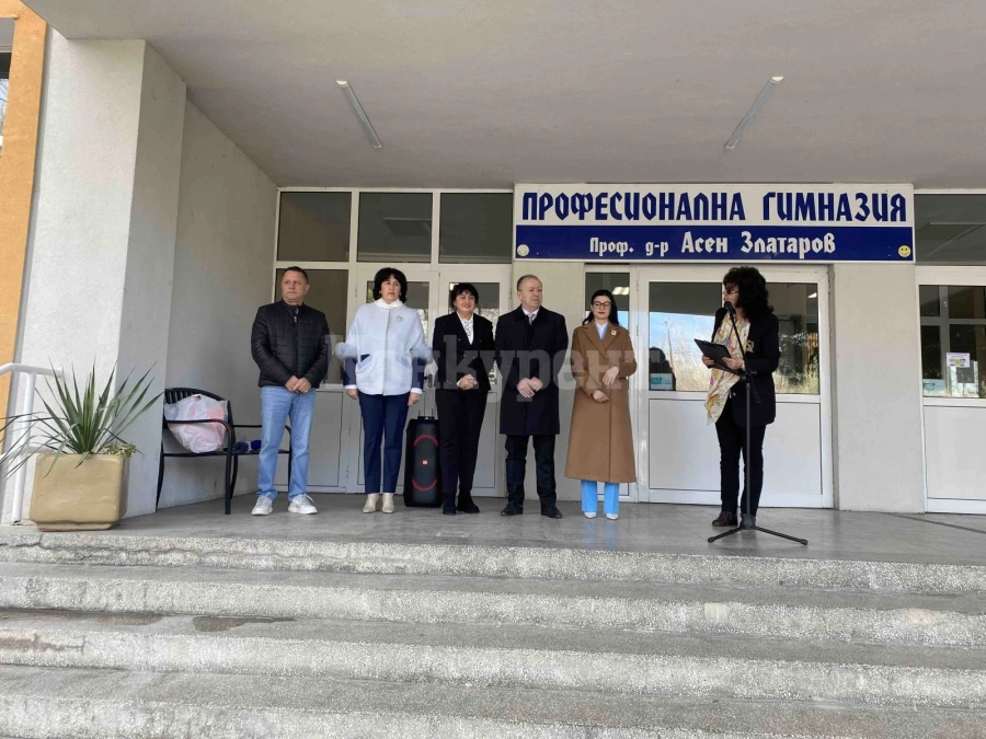 Символична „първа копка“ се осъществи в ПГ „Проф. д-р Асен Златаров“ СНИМКИ