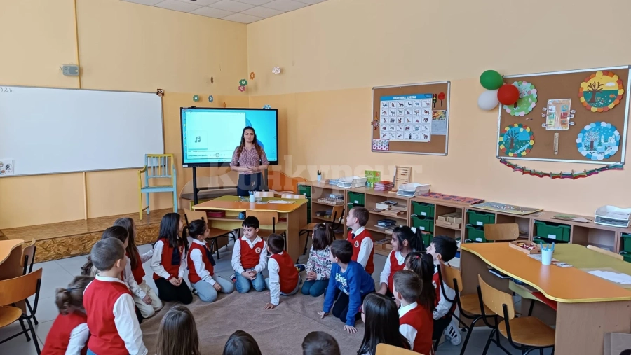 Първокласници от НУ \