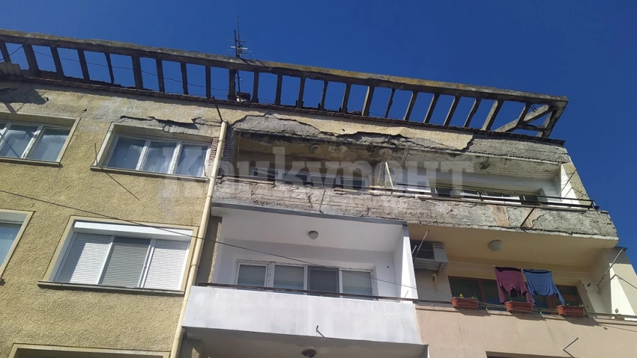 Сигнализират за опасна и рушаща се мазилка на жилищен блок