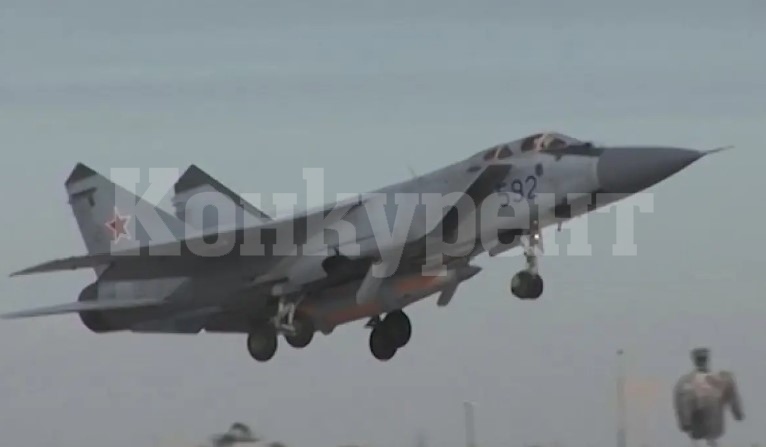 Въздушно преследване: Руски изтребител гони американски бомбардировачи над Баренцово море