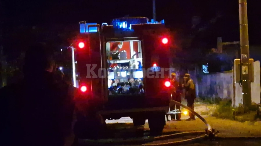 Огнеборци гасиха запалени отпадъци във Видинско