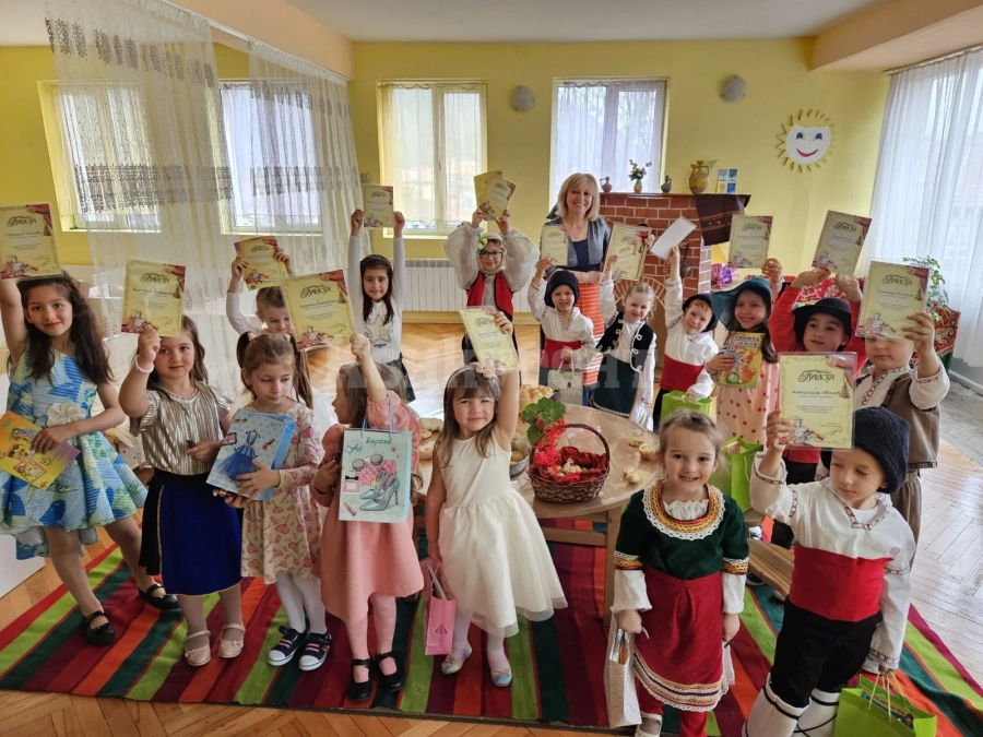 Малчугани от ДГ „Малина“ - Берковица представиха спектакъл „Само работливият успява“ СНИМКИ