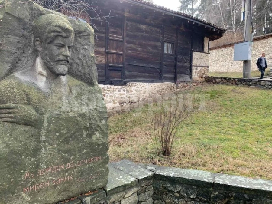 „Да се завърнеш в бащината къща“: 137 г. от рождението на Димчо Дебелянов