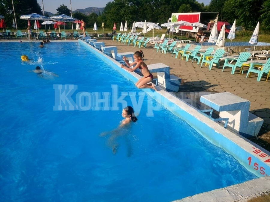 Откритият плувен басейн във Враца се дава под наем