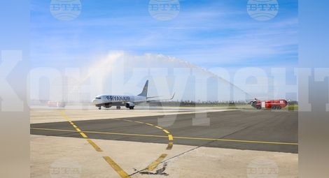 С водна арка и без граничен контрол беше посрещнат първият самолет в Бургас след включването на България във \
