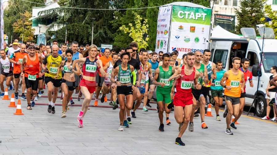 Рекорден брой състезатели взеха участие в маратона на Стара Загора, кенийци спечелиха титлите при мъжете и при жените