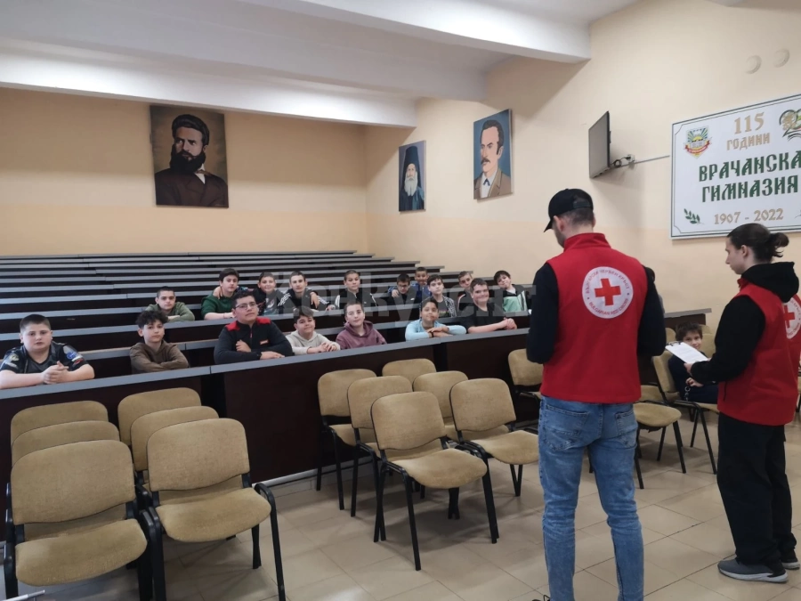 Обучение на тема „Пубертет сред момчетата“ се проведе в СУ „Христо Ботев“ – Враца СНИМКИ