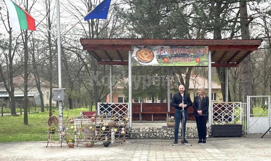 40 майстори мериха сили на Празник на лучника в Горно Пещене СНИМКИ