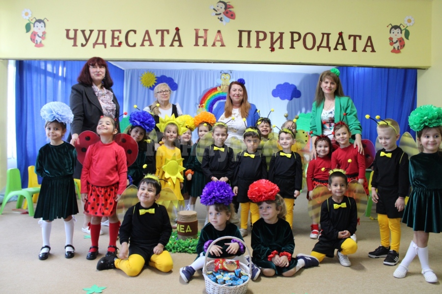 Децата от ДГ „Пролетна дъга“ в Берковица представиха спектакъл \