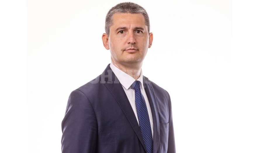 От „Възраждане\
