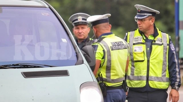Провериха 27 лица и 19 автомобила в Козлодуй