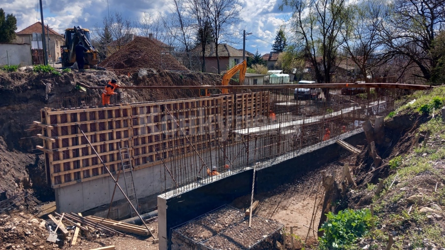 До края на април ще е готов новият мост в Горна Кремена на път III-103 Мездра - Роман СНИМКИ 