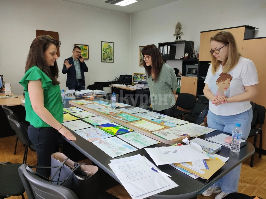 Ето кои бяха сред журито в конкурса за детска рисунка по ромска приказка в Монтана