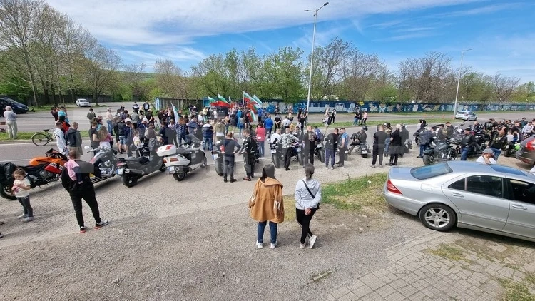 До 400 семейни граждани да бъдат настанени в мигрантския център в Харманли поискаха на митинг-шествие жители на града