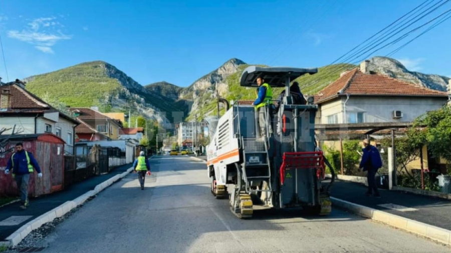Приключва асфалтирането на главна улица във Враца