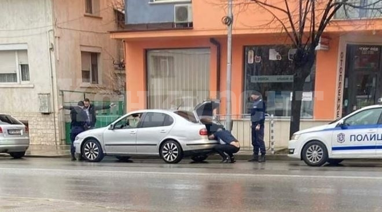 Намериха „чай за пушене“ при обиск на автомобил във Врачанско