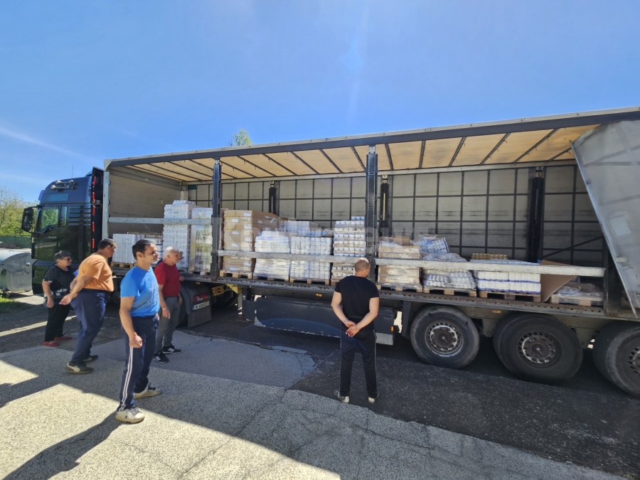 Пристигнаха първите пакети с хранителни пакети с хранителни продукти за хора в неравностойно положение в Берковица