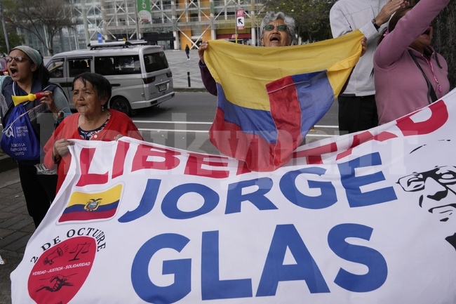 Арестът на бившия вицепрезидент на Еквадор Хорхе Глас е бил незаконен, но той ще остане в затвора, реши местен трибунал