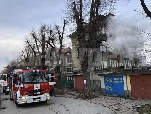 Дограма, мебели, техника и домашно имущество са изгорели при пожар във Видин