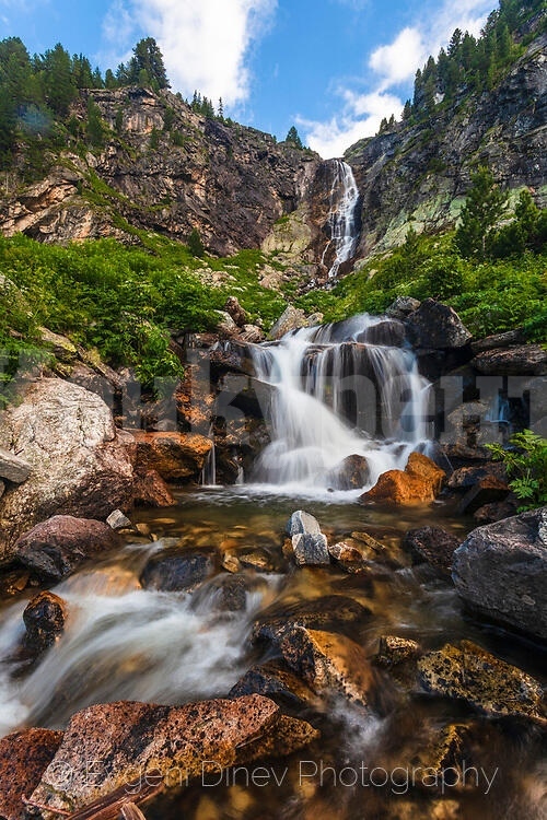 Наплив от туристи на Скакавишкия водопад