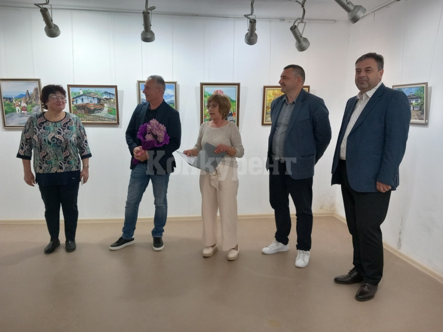 Математикът и художник Елена Манчева подреди деветата си изложба в Белоградчик