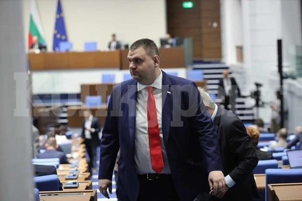 Делян Пеевски: Президентът трябва веднага да подпише указа за външния министър