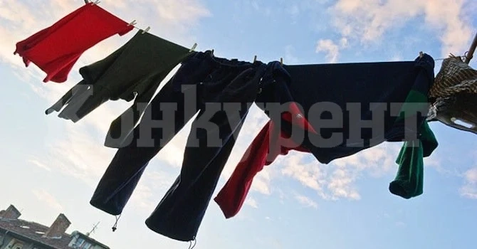 Хлапък открадна  анцуг и суитшър от простор в Лом