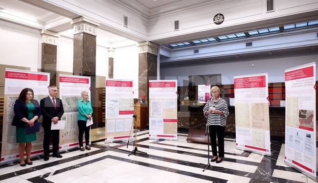 Откриваме изложба, свързана с 350-ата годишнина от смъртта на трима бележити български католици, каза директорът на Националната библиотека