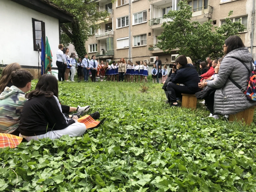 Рецитал направиха децата от училище Никола Войводов СНИМКИ