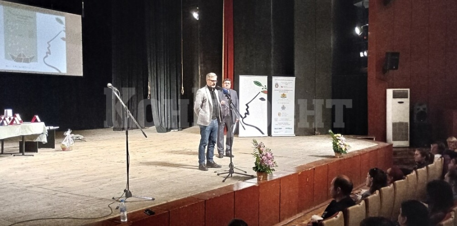 Наградиха победителите в Националния конкурс за изпълнение на унгарска и българска литература в Шумен