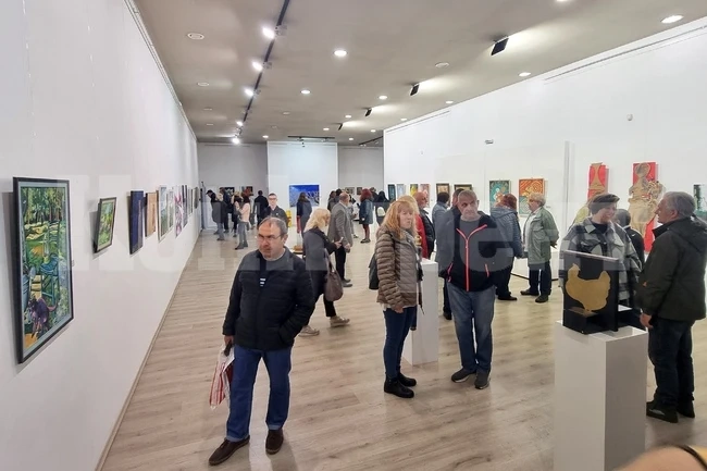 Плевенски художници представят над 100 творби в традиционния \