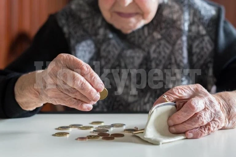 Пенсионерите от община Неделино получиха като дарение хранителни продукти