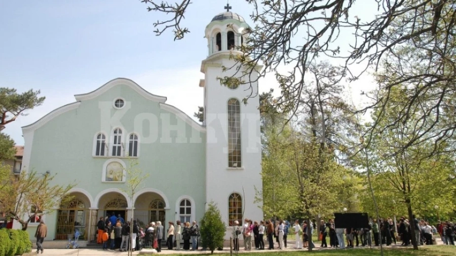 Полицията окупира гари, храмове и пазари