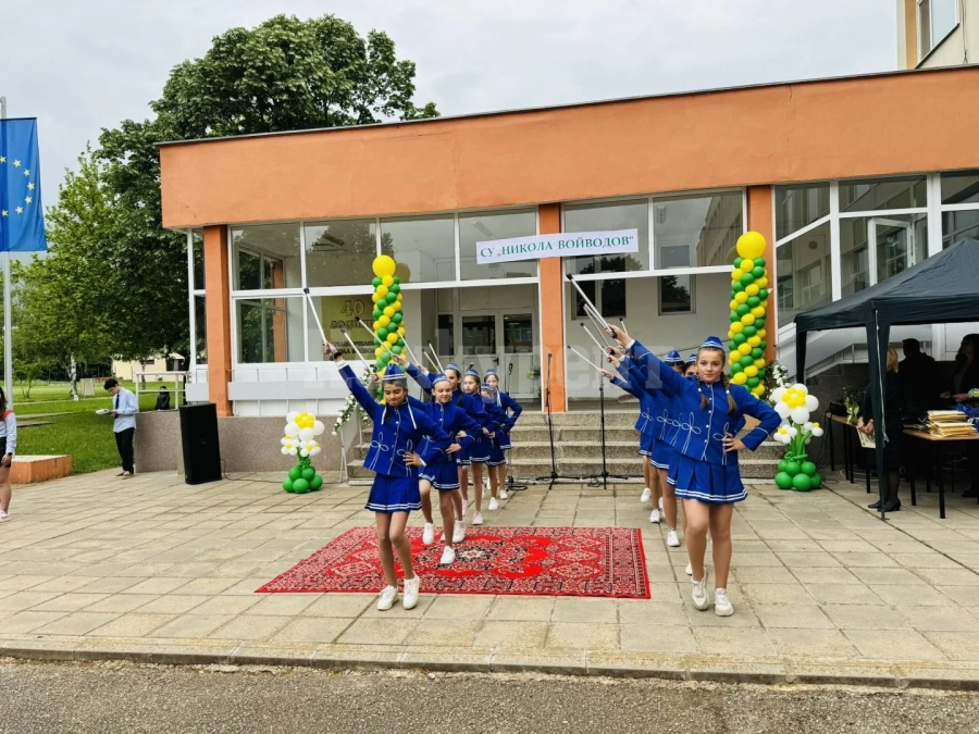 Средно училище “Никола Войводов” отбеляза патронния си празник СНИМКИ