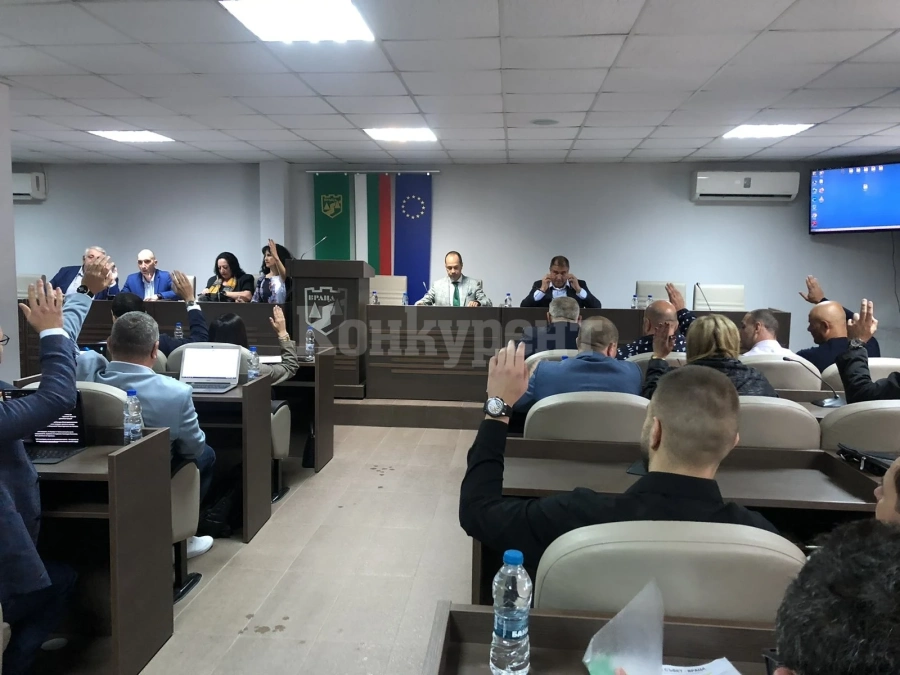 Теглят жребий за местата за агитационни материали