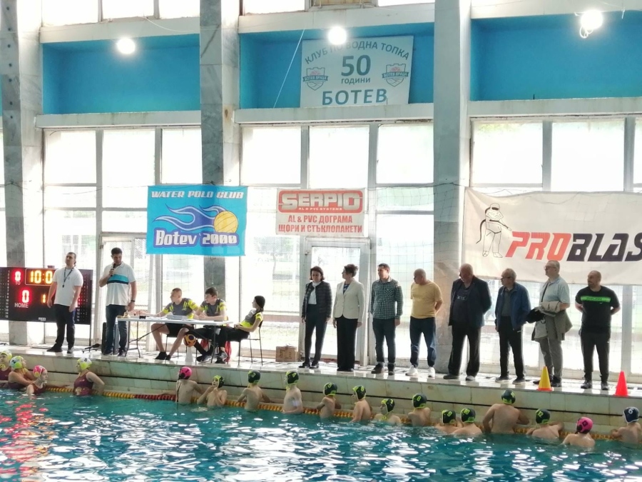 За пръв път във Враца се проведе „Купа Ротари“ по плувни спортове