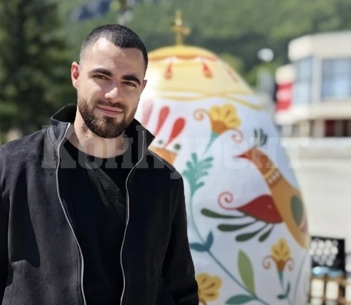 Двуметровите великденски яйца в центъра на Враца се изработвали един месец